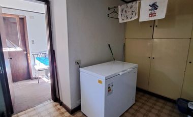 Arriendo casa estilo Inglés, de 5 dormitorios , 5 baños ,barrio Miraflores