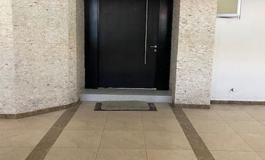 CASA EN VENTA EN JARDINES DE ZAVALETA, 3 RECÁMARAS ENORMES TODAS CON BAÑO Y VESTIDOR, OFICINA EN PLANTA BAJA, A 5 MINUTOS DE LA UDLA, PUEBLA