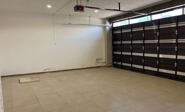 CASA EN VENTA EN JARDINES DE ZAVALETA, 3 RECÁMARAS ENORMES TODAS CON BAÑO Y VESTIDOR, OFICINA EN PLANTA BAJA, A 5 MINUTOS DE LA UDLA, PUEBLA