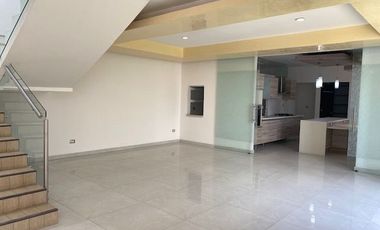 CASA EN VENTA EN JARDINES DE ZAVALETA, 3 RECÁMARAS ENORMES TODAS CON BAÑO Y VESTIDOR, OFICINA EN PLANTA BAJA, A 5 MINUTOS DE LA UDLA, PUEBLA