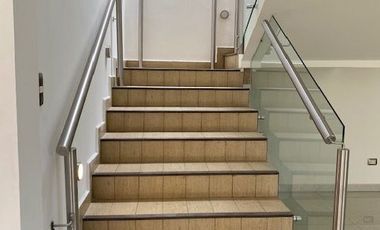 CASA EN VENTA EN JARDINES DE ZAVALETA, 3 RECÁMARAS ENORMES TODAS CON BAÑO Y VESTIDOR, OFICINA EN PLANTA BAJA, A 5 MINUTOS DE LA UDLA, PUEBLA