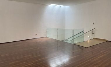 CASA EN VENTA EN JARDINES DE ZAVALETA, 3 RECÁMARAS ENORMES TODAS CON BAÑO Y VESTIDOR, OFICINA EN PLANTA BAJA, A 5 MINUTOS DE LA UDLA, PUEBLA