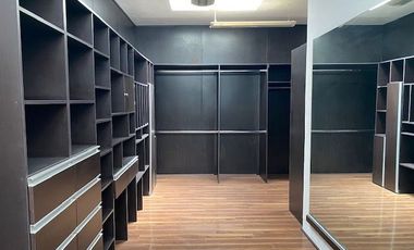 CASA EN VENTA EN JARDINES DE ZAVALETA, 3 RECÁMARAS ENORMES TODAS CON BAÑO Y VESTIDOR, OFICINA EN PLANTA BAJA, A 5 MINUTOS DE LA UDLA, PUEBLA