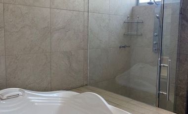 CASA EN VENTA EN JARDINES DE ZAVALETA, 3 RECÁMARAS ENORMES TODAS CON BAÑO Y VESTIDOR, OFICINA EN PLANTA BAJA, A 5 MINUTOS DE LA UDLA, PUEBLA