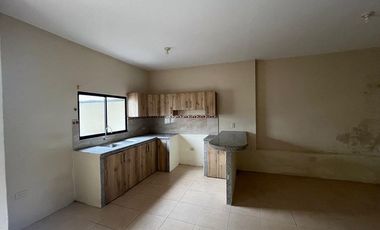 casa con local comercial de venta en Montecristi