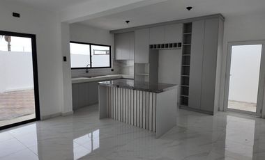 casa con local comercial de venta en Montecristi