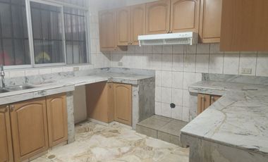 LINDA CASA 260M2 CERCA AL JOCKEY EN SAN BORJA