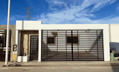 Casa en RENTAen La Paz, BCS. - Fracc. Altamira