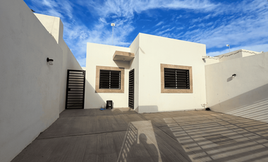 Casa en RENTAen La Paz, BCS. - Fracc. Altamira