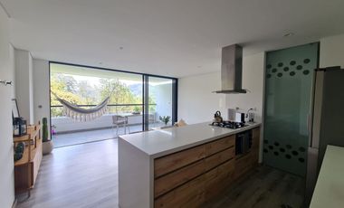 Vendo moderno apto en El Retiro con linda vista
