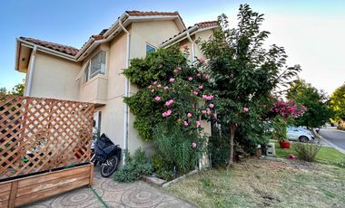 En venta casa de 3D3B con piscina