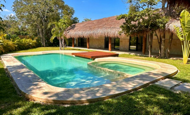 ESPECTACULAR VILLA EN AKUMAL (FRENTE LAGUNA YALKU)