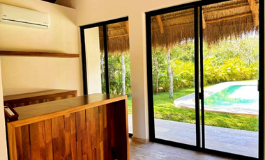 ESPECTACULAR VILLA EN AKUMAL (FRENTE LAGUNA YALKU)