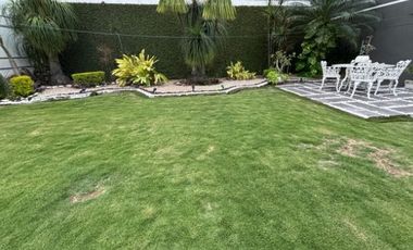 Gran residencia en la Col. Unidad Nacional. Incluye todo el mobiliario y equipo!