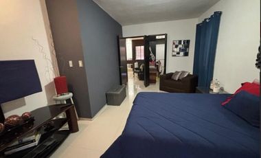 Gran residencia en la Col. Unidad Nacional. Incluye todo el mobiliario y equipo!