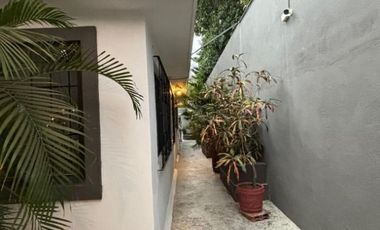 Gran residencia en la Col. Unidad Nacional. Incluye todo el mobiliario y equipo!
