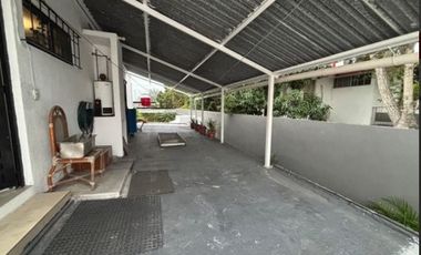 Gran residencia en la Col. Unidad Nacional. Incluye todo el mobiliario y equipo!