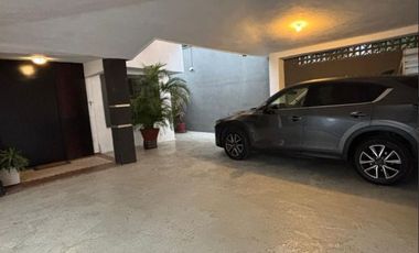 Gran residencia en la Col. Unidad Nacional. Incluye todo el mobiliario y equipo!