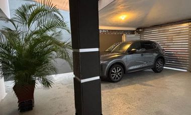 Gran residencia en la Col. Unidad Nacional. Incluye todo el mobiliario y equipo!
