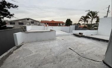Gran residencia en la Col. Unidad Nacional. Incluye todo el mobiliario y equipo!