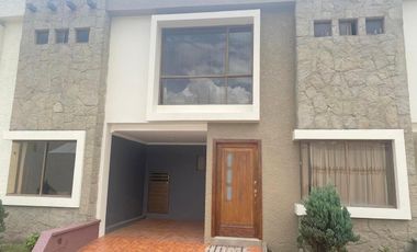 Elegante villa en venta Urb. Privada sector residencial Gran Aki - Narancay