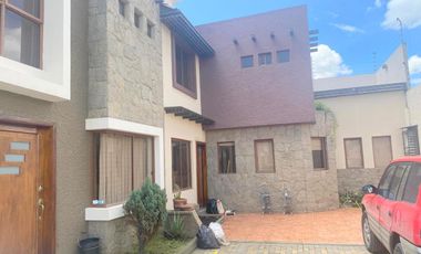 Elegante villa en venta Urb. Privada sector residencial Gran Aki - Narancay