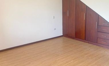 Elegante villa en venta Urb. Privada sector residencial Gran Aki - Narancay