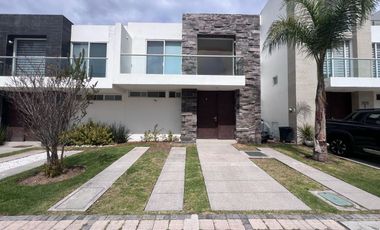 Casa en renta en Lomas de Angelopolis III