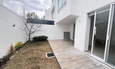 Casa en renta en Lomas de Angelopolis III