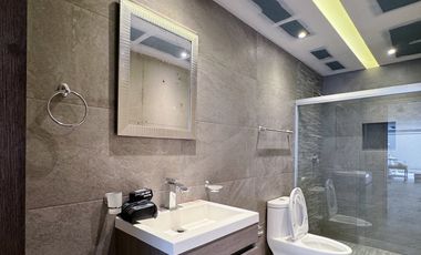 Residencia en Renta en Coto Los Frailes de Lujo, Nueva con amenidades en Zona Dorada Puerta de Hierro Zapopan.