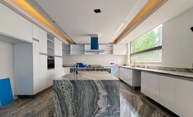 Residencia en Renta en Coto Los Frailes de Lujo, Nueva con amenidades en Zona Dorada Puerta de Hierro Zapopan.