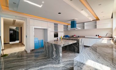 Residencia en Renta en Coto Los Frailes de Lujo, Nueva con amenidades en Zona Dorada Puerta de Hierro Zapopan.