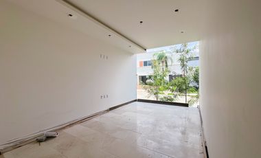 Residencia en Renta en Coto Los Frailes de Lujo, Nueva con amenidades en Zona Dorada Puerta de Hierro Zapopan.