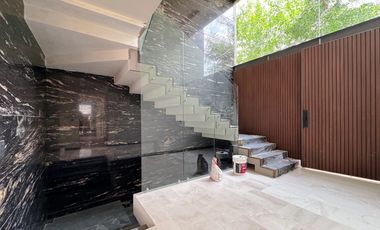 Residencia en Renta en Coto Los Frailes de Lujo, Nueva con amenidades en Zona Dorada Puerta de Hierro Zapopan.