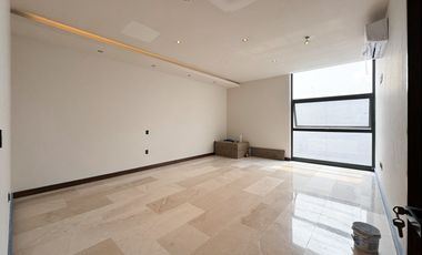 Residencia en Renta en Coto Los Frailes de Lujo, Nueva con amenidades en Zona Dorada Puerta de Hierro Zapopan.