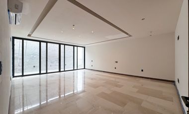 Residencia en Renta en Coto Los Frailes de Lujo, Nueva con amenidades en Zona Dorada Puerta de Hierro Zapopan.
