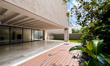 Residencia en Renta en Coto Los Frailes de Lujo, Nueva con amenidades en Zona Dorada Puerta de Hierro Zapopan.