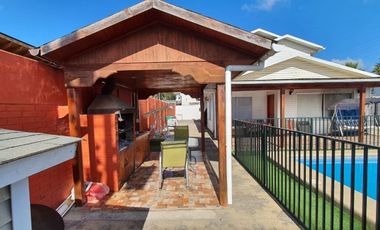 SE ARRIENDA CASA AMOBLADA EN CONDOMINIO DE ALGARROBO
