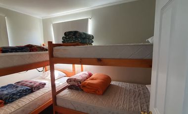 SE ARRIENDA CASA AMOBLADA EN CONDOMINIO DE ALGARROBO