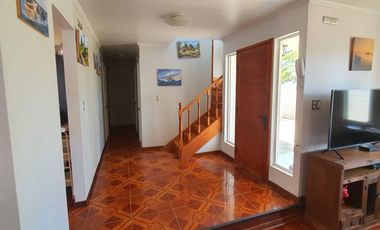SE ARRIENDA CASA AMOBLADA EN CONDOMINIO DE ALGARROBO