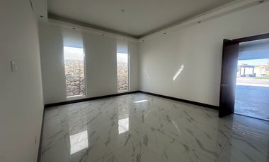 RESIDENCIA NUEVA DE UNA PLANTA EN CAMPOS ELISEOS
