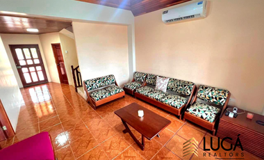 Casa de 5 dormitorios con piscina en venta, sector Paseo Shopping, cerca al Estadio Jocay, Manta Ecuador