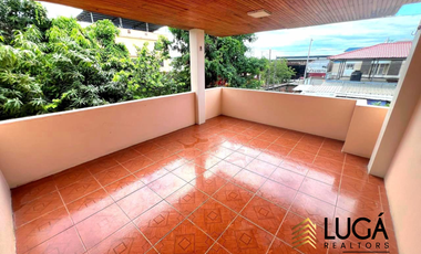 Casa de 5 dormitorios con piscina en venta, sector Paseo Shopping, cerca al Estadio Jocay, Manta Ecuador