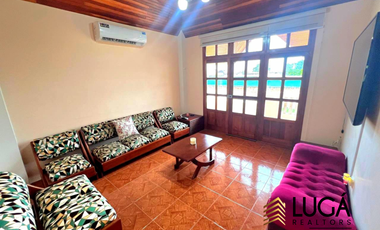 Casa de 5 dormitorios con piscina en venta, sector Paseo Shopping, cerca al Estadio Jocay, Manta Ecuador