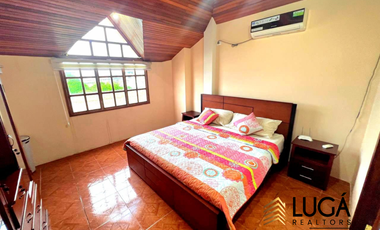 Casa de 5 dormitorios con piscina en venta, sector Paseo Shopping, cerca al Estadio Jocay, Manta Ecuador