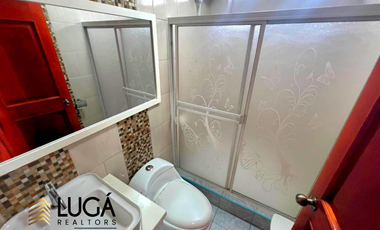 Casa de 5 dormitorios con piscina en venta, sector Paseo Shopping, cerca al Estadio Jocay, Manta Ecuador