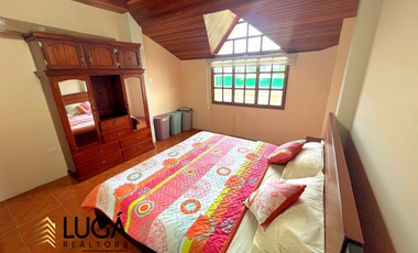 Casa de 5 dormitorios con piscina en venta, sector Paseo Shopping, cerca al Estadio Jocay, Manta Ecuador