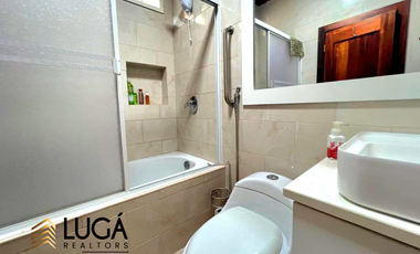 Casa de 5 dormitorios con piscina en venta, sector Paseo Shopping, cerca al Estadio Jocay, Manta Ecuador