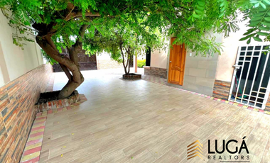 Casa de 5 dormitorios con piscina en venta, sector Paseo Shopping, cerca al Estadio Jocay, Manta Ecuador