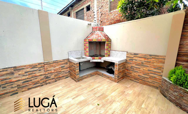 Casa de 5 dormitorios con piscina en venta, sector Paseo Shopping, cerca al Estadio Jocay, Manta Ecuador